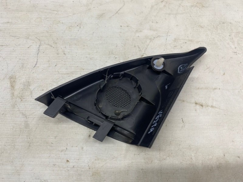 Уголок двери (внутренний) lada vesta 2022