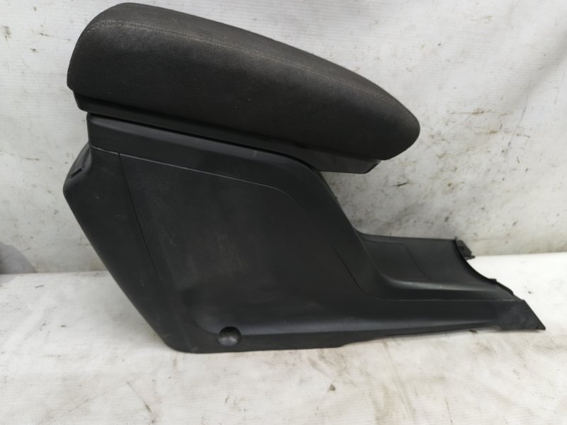 Подлокотник Lada Vesta 2020