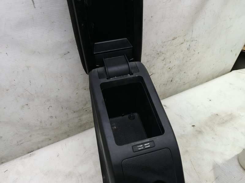 Подлокотник Lada Vesta 2020