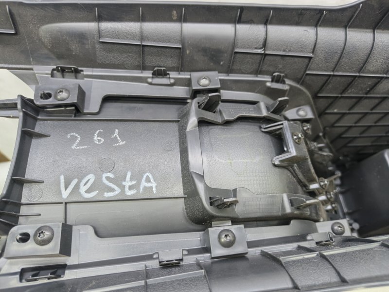 Подлокотник Lada Vesta 2020