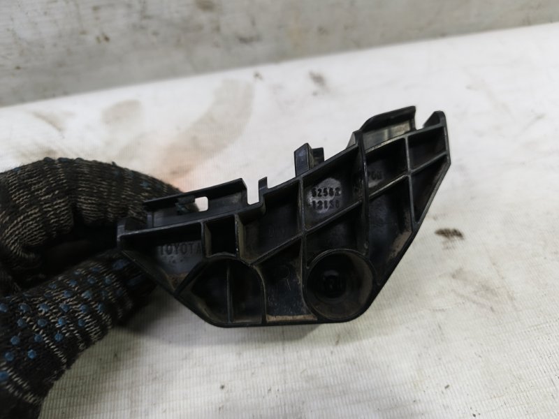 Кронштейн бампера Toyota Corolla 2008 E150