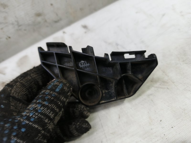 Кронштейн бампера Toyota Corolla 2008 E150