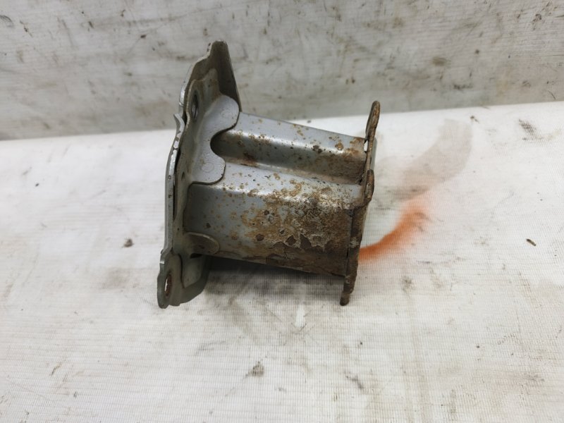 Кронштейн усилителя бампера Toyota Corolla 2008 E150