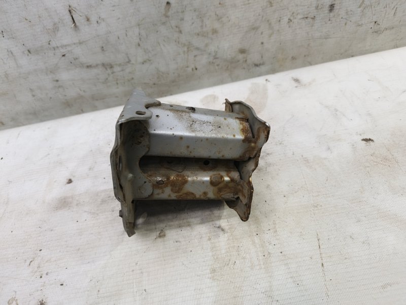 Кронштейн усилителя бампера Toyota Corolla 2008 E150