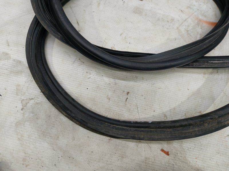 Уплотнитель багажника Toyota Corolla 2008 E150