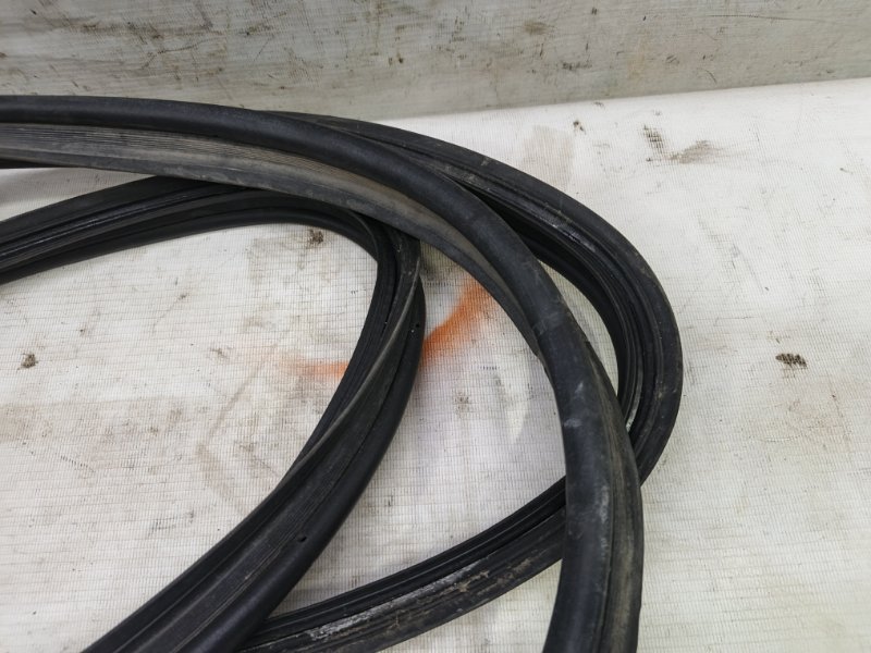 Уплотнитель багажника Toyota Corolla 2008 E150