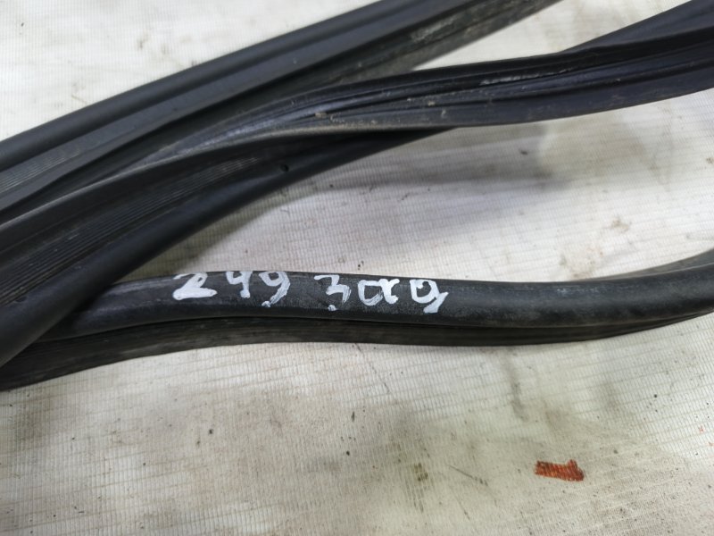 Уплотнитель багажника Toyota Corolla 2008 E150