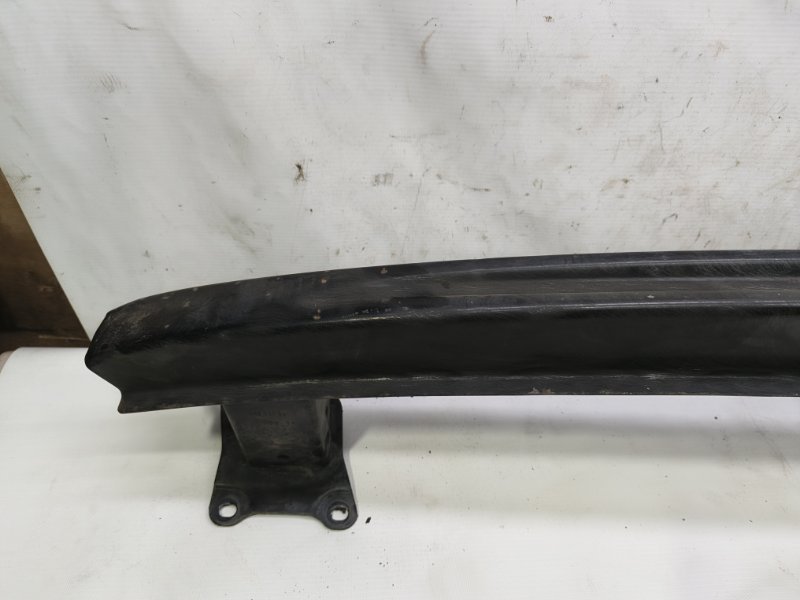 Усилитель бампера Volkswagen Jetta 2008