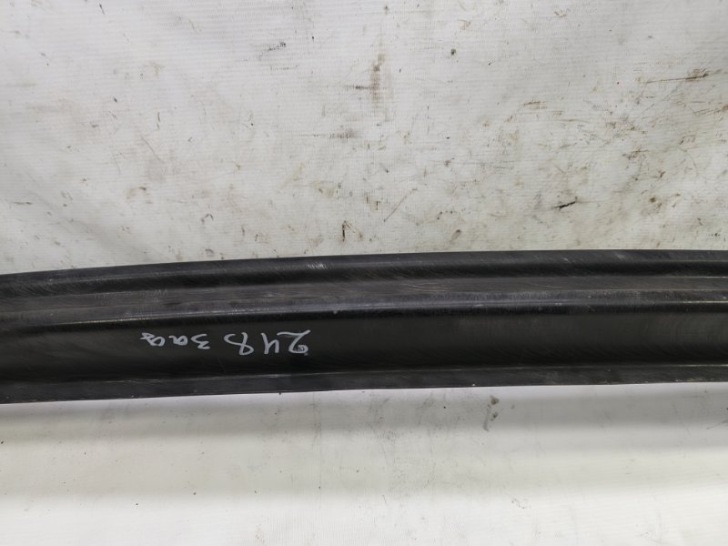 Усилитель бампера Volkswagen Jetta 2008