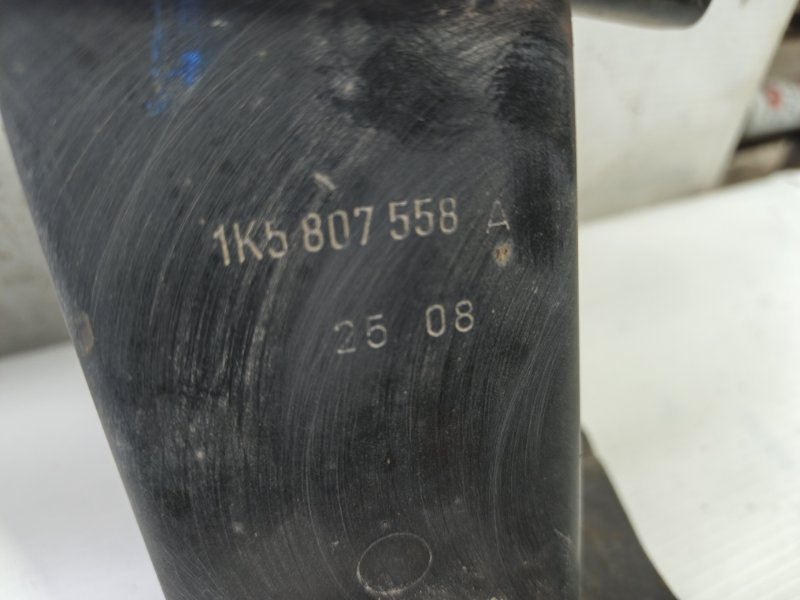 Усилитель бампера Volkswagen Jetta 2008