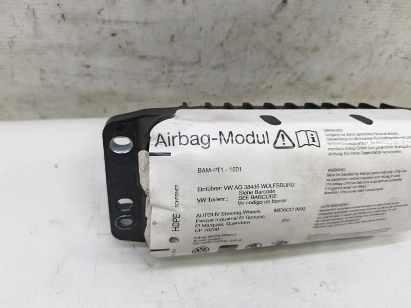 Подушка безопасности в торпедо Volkswagen Jetta 2008