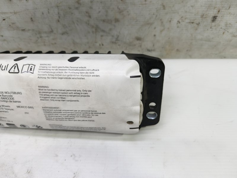 Подушка безопасности в торпедо Volkswagen Jetta 2008