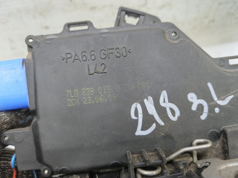 Замок двери Volkswagen Jetta 2008