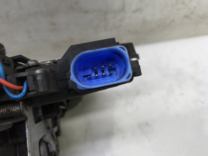 Замок двери Volkswagen Jetta 2008