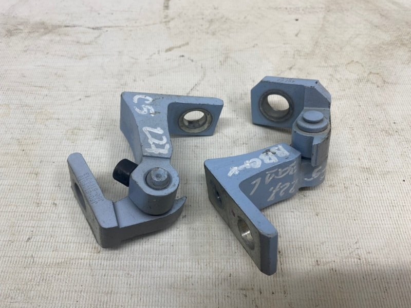 Петля двери Omoda C5 2023