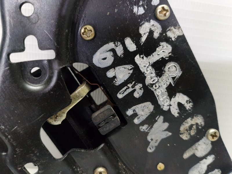 Замок крышки багажника Cadillac STS 2005-2011