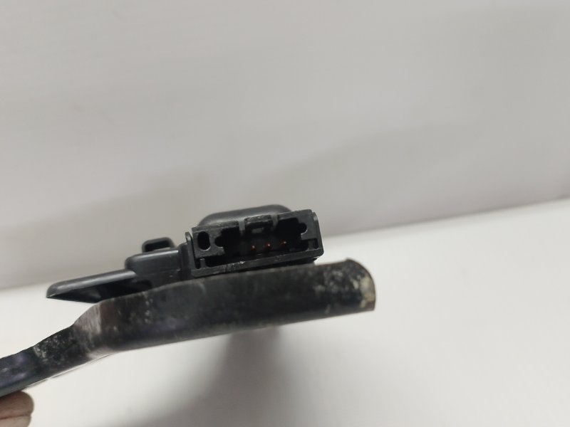 Замок крышки багажника Cadillac STS 2005-2011