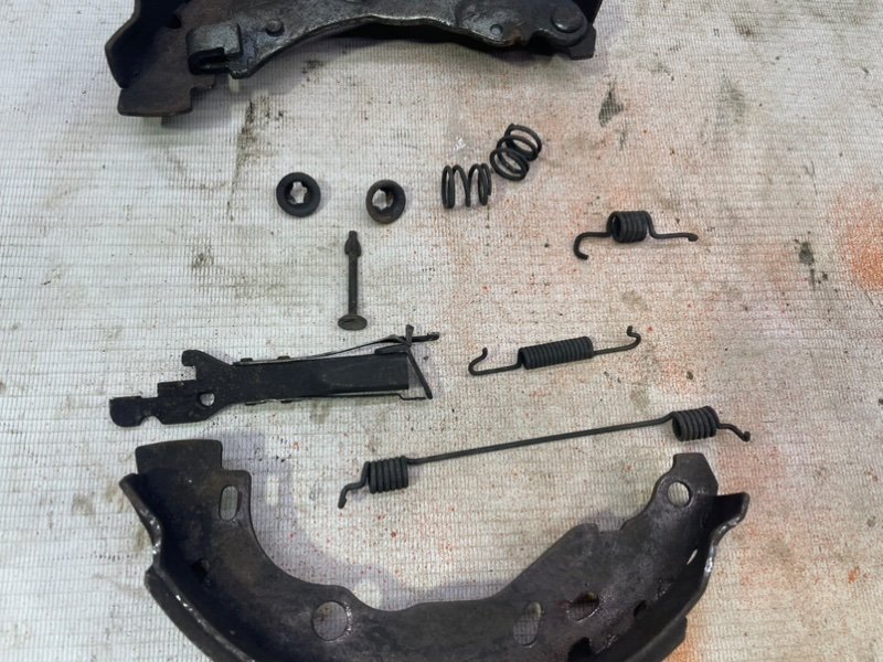 Механизм стояночного тормоза Renault Logan 2020