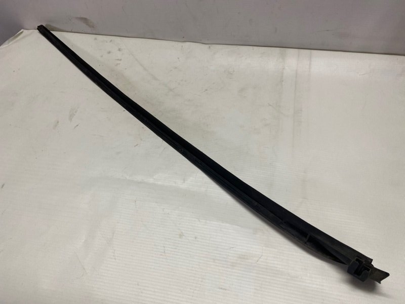 Молдинг лобового стекла Volkswagen Golf 2012 Mk6