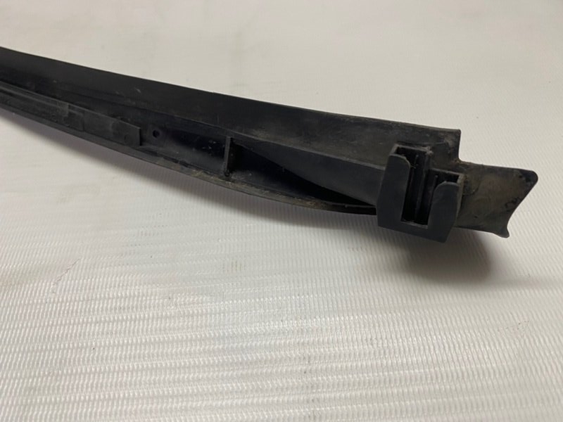 Молдинг лобового стекла Volkswagen Golf 2012 Mk6