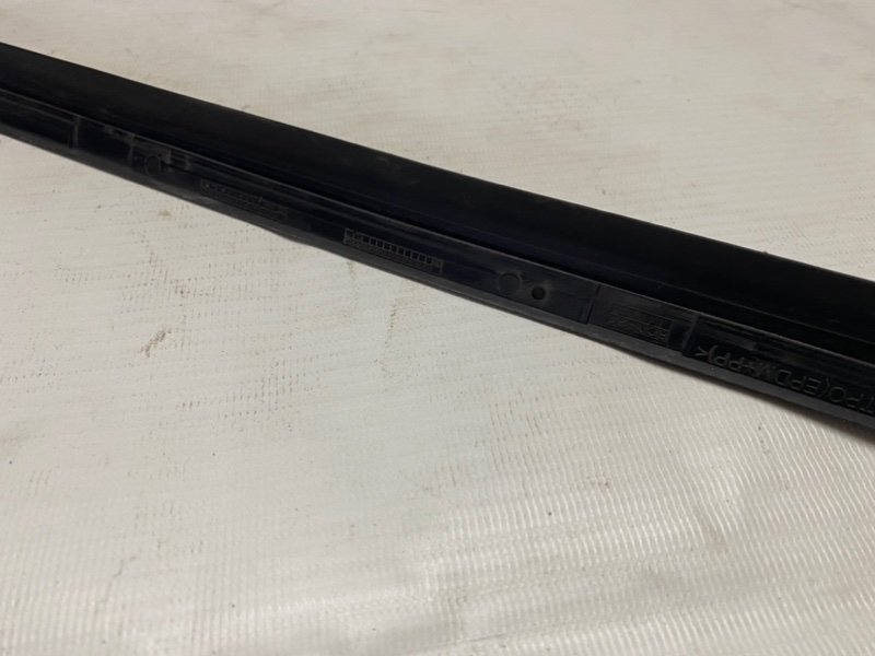 Молдинг лобового стекла Volkswagen Golf 2012 Mk6