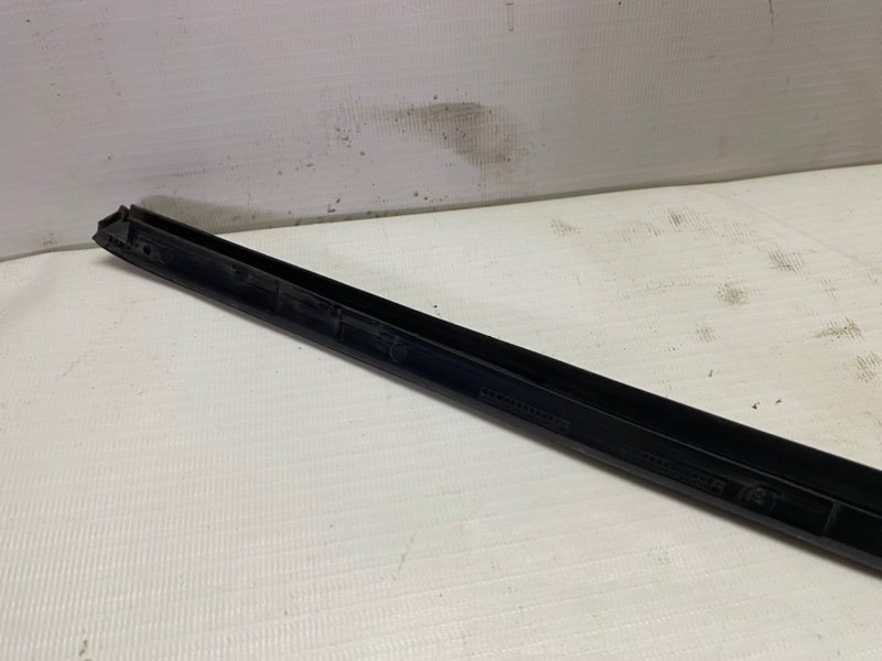 Молдинг лобового стекла Volkswagen Golf 2012 Mk6