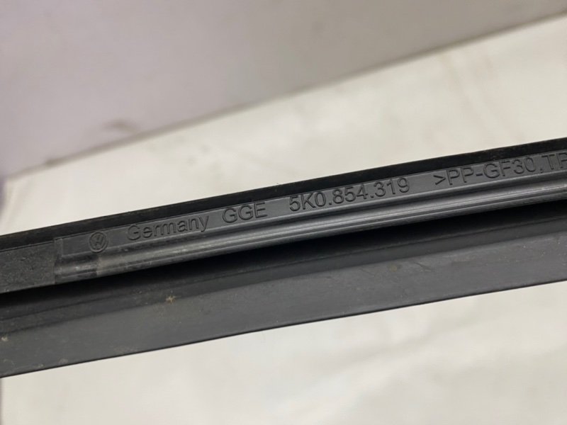 Молдинг лобового стекла Volkswagen Golf 2012 Mk6