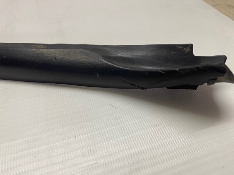 Молдинг лобового стекла Volkswagen Golf 2012 Mk6