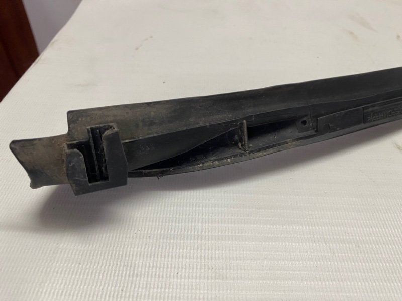 Молдинг лобового стекла Volkswagen Golf 2012 Mk6