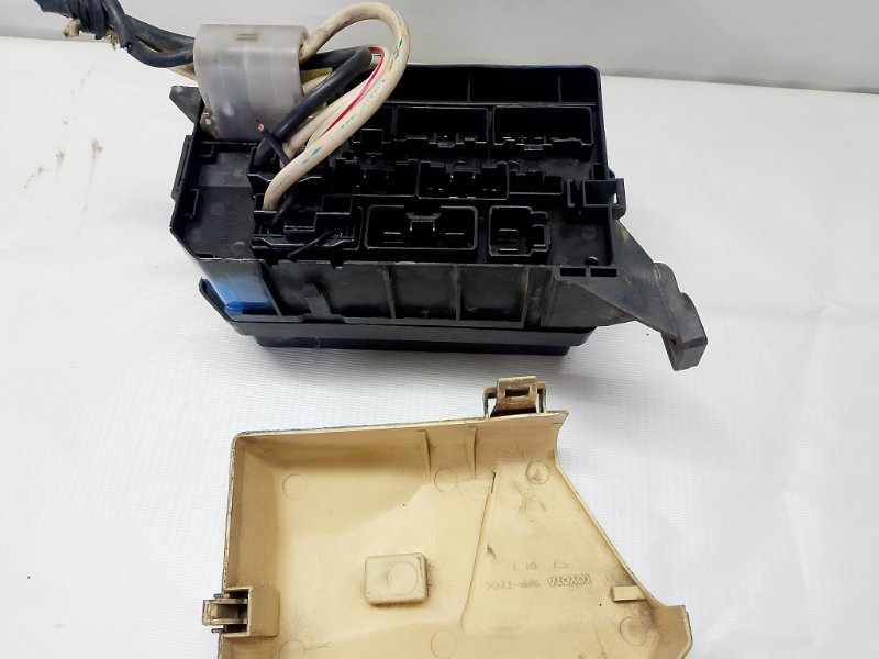 Блок предохранителей Toyota Corolla Spacio