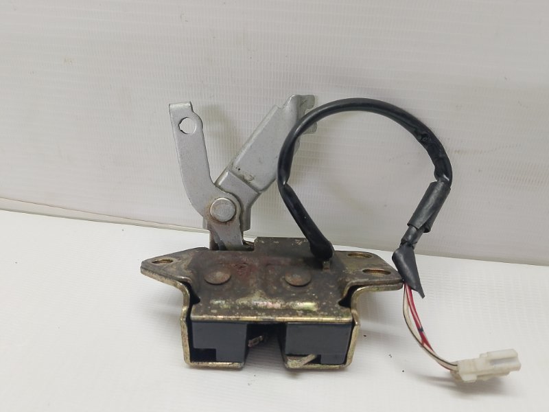 Замок крышки багажника Toyota Corolla Spacio AE111