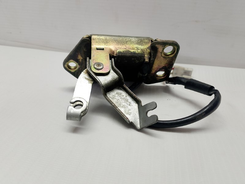 Замок крышки багажника Toyota Corolla Spacio AE111