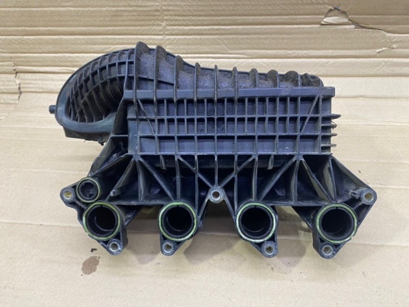 Впускной коллектор Volkswagen Golf 2012 Mk6