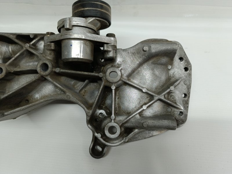 Кронштейн генератора renault logan