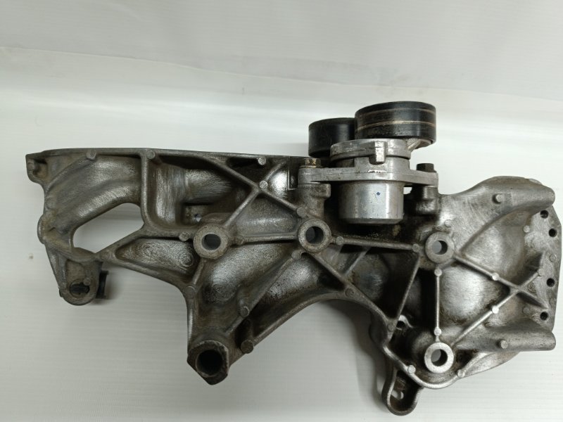 Кронштейн генератора renault logan