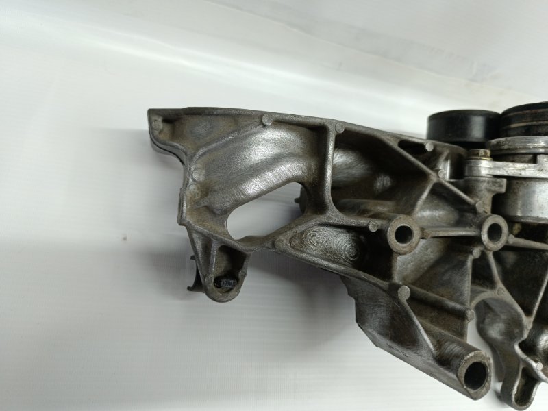 Кронштейн генератора renault logan