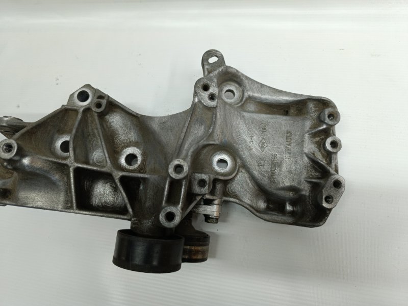 Кронштейн генератора renault logan