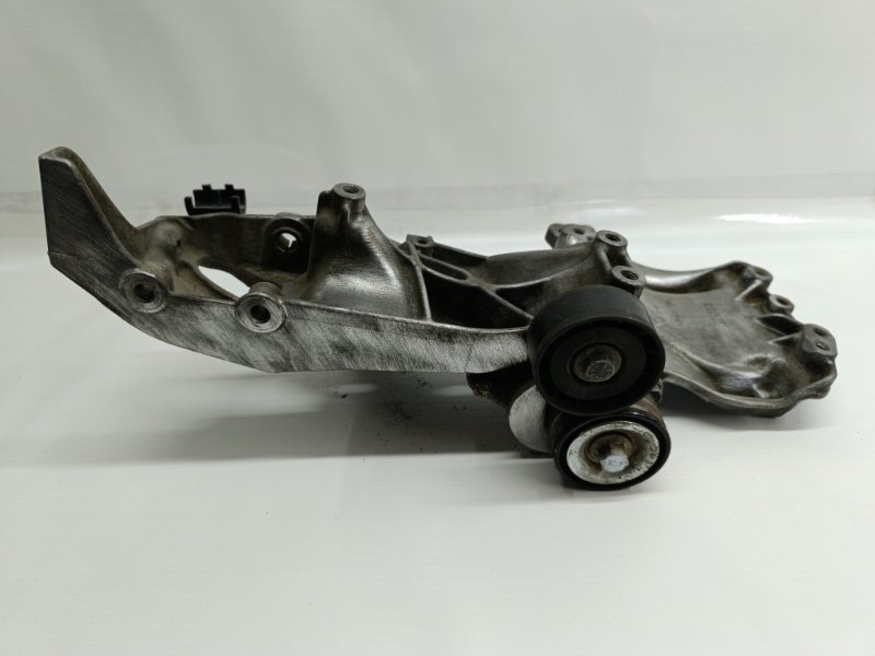 Кронштейн генератора renault logan