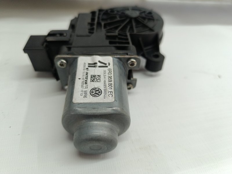 Моторчик стеклоподъемника Volkswagen Polo 2019