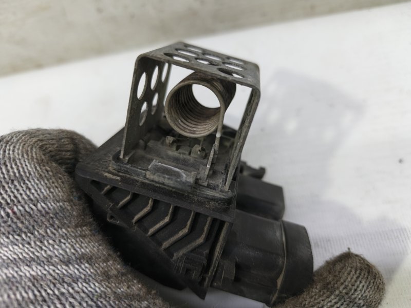 Резистор вентилятора Citroen C4 2008