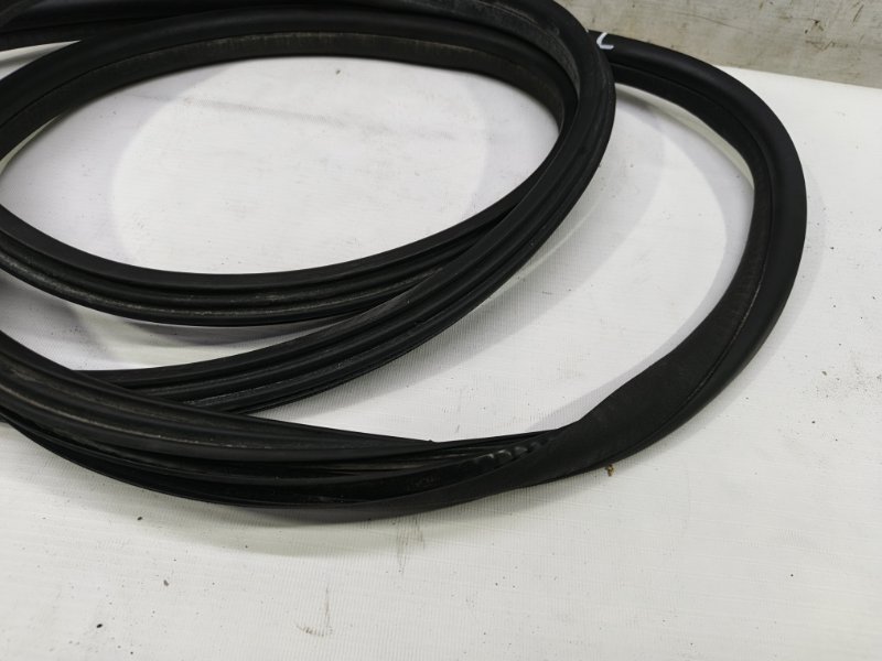 Уплотнитель кузова Citroen C4 2008