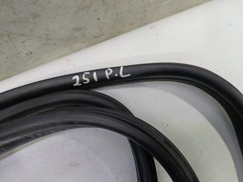 Уплотнитель кузова Citroen C4 2008