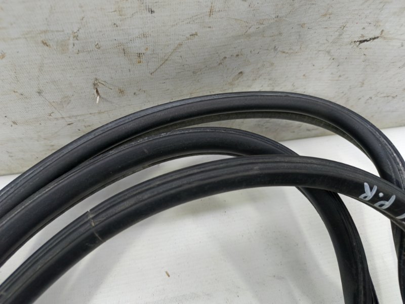 Уплотнитель кузова Citroen C4 2008