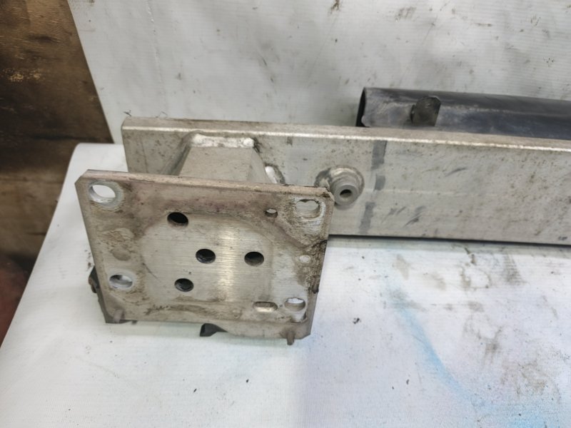 Усилитель бампера Citroen C4 2008