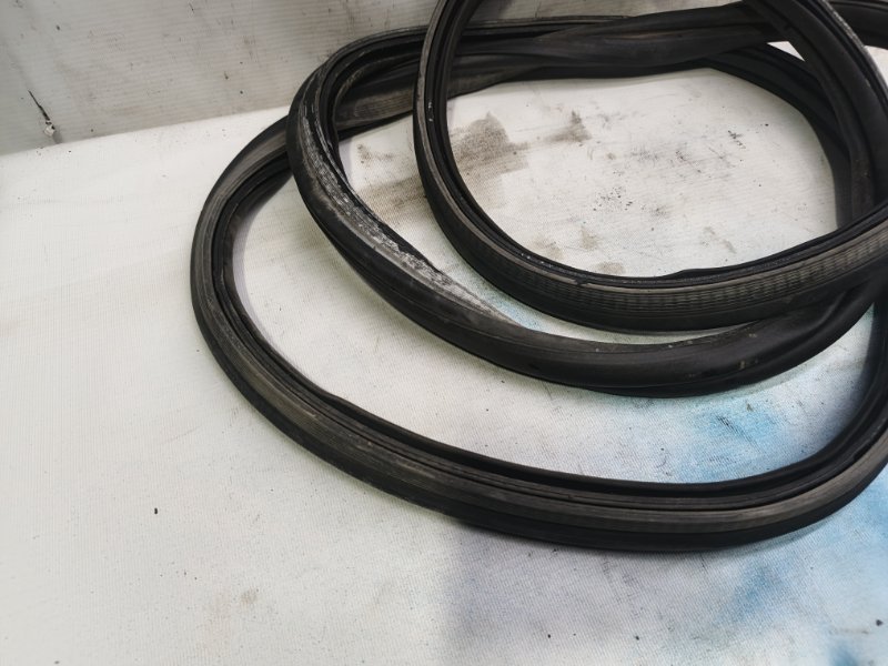 Уплотнитель багажника Citroen C4 2008