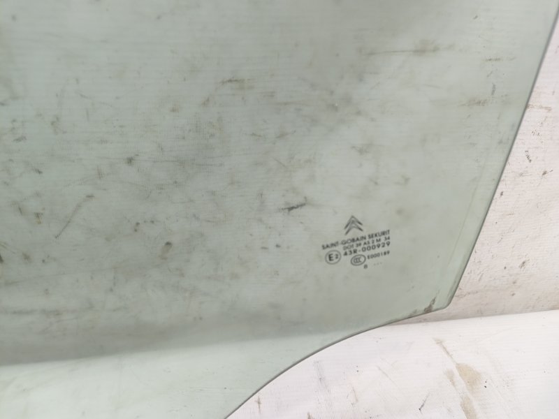 Стекло двери Citroen C4 2008