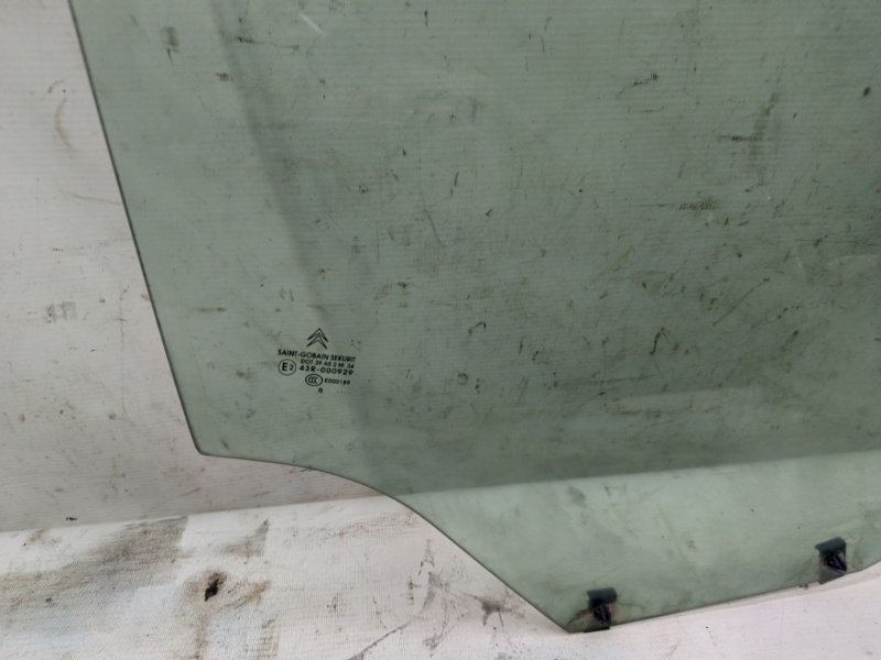 Стекло двери Citroen C4 2008