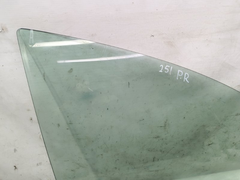 Стекло двери Citroen C4 2008