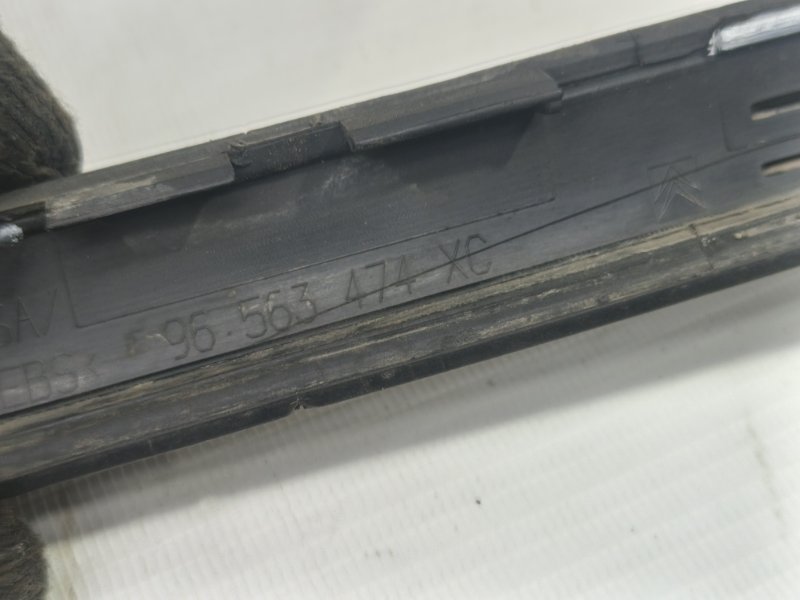 Молдинг лобового стекла Citroen C4 2008