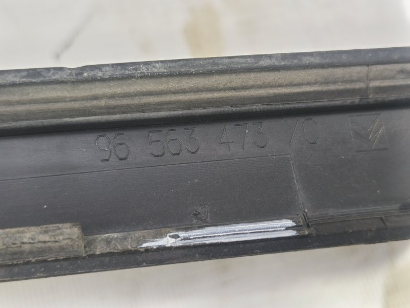 Молдинг лобового стекла Citroen C4 2008